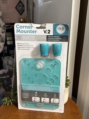 We R Memory Keepers CORNER MOUNTER V.2 #71279-4 Magnetic Template & Blades